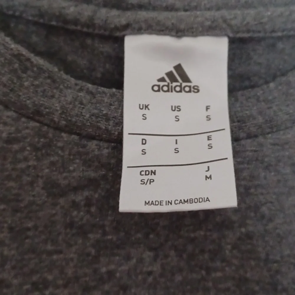 -- Adidas Men's Gray T-Shirt Size Small Casual